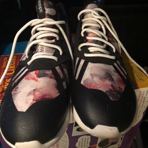 Adidas tubular Runner